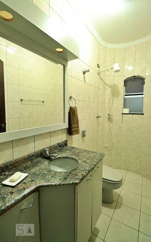 Casa à venda com 300m², 4 quartos e 4 vagasBanheiro de Serviço