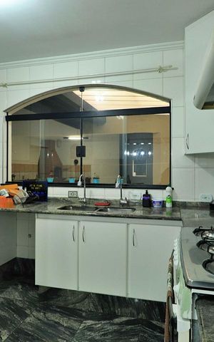 Casa à venda com 300m², 4 quartos e 4 vagasCozinha