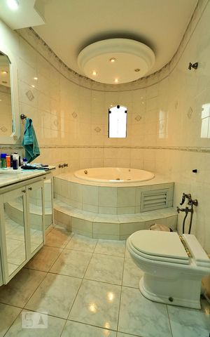 Casa à venda com 300m², 4 quartos e 4 vagasBanheiro da Suíte 4