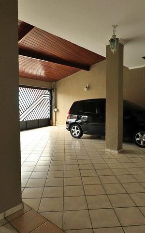 Casa à venda com 300m², 4 quartos e 4 vagasGaragem