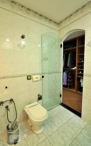 Casa à venda com 300m², 4 quartos e 4 vagasBanheiro da Suíte 4
