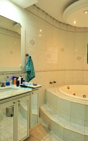 Casa à venda com 300m², 4 quartos e 4 vagasBanheiro da Suíte 4