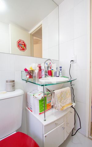 Apartamento à venda com 49m², 2 quartos e 1 vaga Apartamento à venda com 49m², 2 quartos e 1 vagaBanheiro