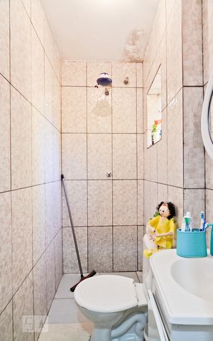 Casa à venda com 60m², 3 quartos e 1 vaga Casa à venda com 60m², 3 quartos e 1 vagaBanheiro