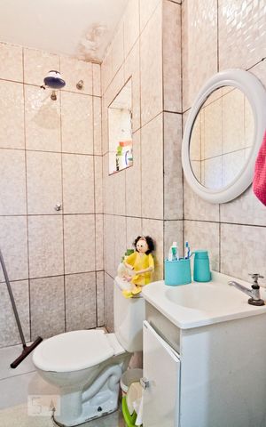 Casa à venda com 60m², 3 quartos e 1 vaga Casa à venda com 60m², 3 quartos e 1 vagaBanheiro