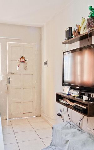 Casa à venda com 60m², 3 quartos e 1 vaga Casa à venda com 60m², 3 quartos e 1 vagaSala