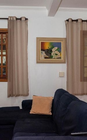 Casa à venda com 140m², 4 quartos e 3 vagas Casa à venda com 140m², 4 quartos e 3 vagasSala