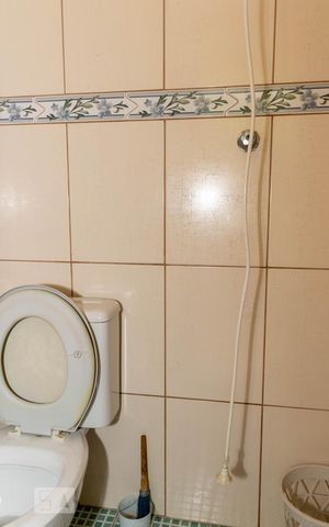 Casa à venda com 140m², 4 quartos e 3 vagas Casa à venda com 140m², 4 quartos e 3 vagasBanheiro de Serviço