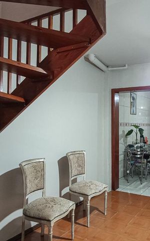 Casa à venda com 150m², 4 quartos e sem vaga Casa à venda com 150m², 4 quartos e sem vagaSala