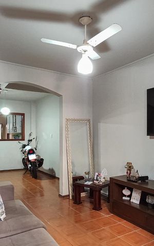 Casa à venda com 150m², 4 quartos e sem vaga Casa à venda com 150m², 4 quartos e sem vagaSala