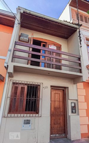 Casa à venda com 150m², 4 quartos e sem vaga Casa à venda com 150m², 4 quartos e sem vagaFachada