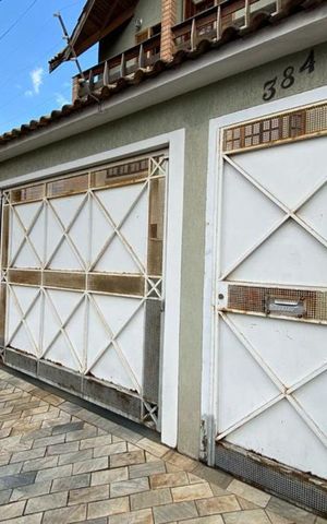 Casa à venda com 146m², 3 quartos e 4 vagasEntrada