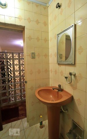 Casa à venda com 164m², 3 quartos e 3 vagasBanheiro - Casa Fundos