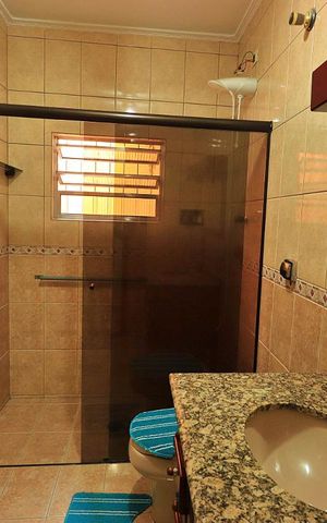 Casa à venda com 164m², 3 quartos e 3 vagasBanheiro