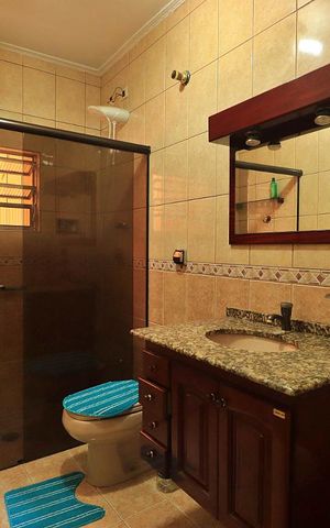 Casa à venda com 164m², 3 quartos e 3 vagasBanheiro