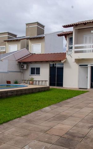 Casa à venda com 150m², 3 quartos e 2 vagas Casa à venda com 150m², 3 quartos e 2 vagasFachada