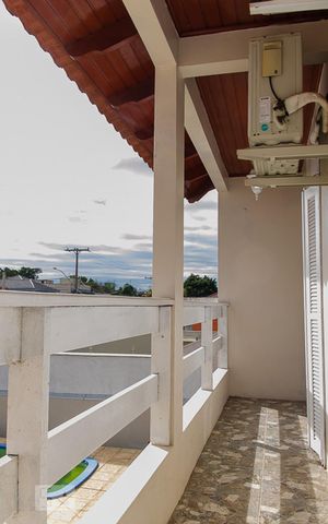 Casa à venda com 150m², 3 quartos e 2 vagas Casa à venda com 150m², 3 quartos e 2 vagasSacada