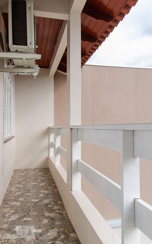 Casa à venda com 150m², 3 quartos e 2 vagas Casa à venda com 150m², 3 quartos e 2 vagasSacada