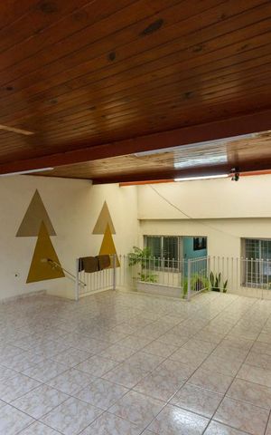 Casa à venda com 303m², 3 quartos e 2 vagas Casa à venda com 303m², 3 quartos e 2 vagasQuintal