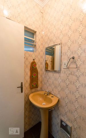 Casa à venda com 303m², 3 quartos e 2 vagas Casa à venda com 303m², 3 quartos e 2 vagasBanheiro 2