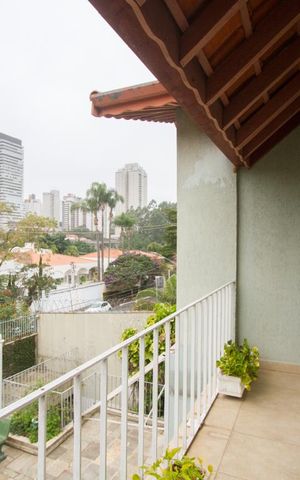 Casa à venda com 464m², 4 quartos e 3 vagasVaranda Suíte 2