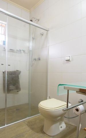 Casa à venda com 464m², 4 quartos e 3 vagasBanheiro Suíte 2