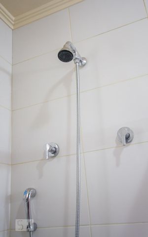 Casa à venda com 464m², 4 quartos e 3 vagasDetalhe Banheiro Suíte 2