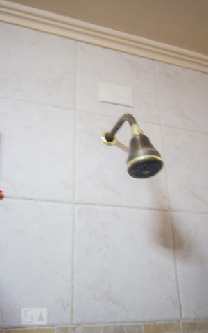 Casa à venda com 464m², 4 quartos e 3 vagasDetalhe Banheiro Suíte 1