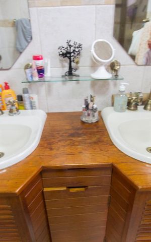 Casa à venda com 464m², 4 quartos e 3 vagasDetalhe Banheiro Suíte 1