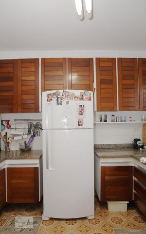 Casa para alugar com 360m², 4 quartos e 4 vagasCozinha - Armários