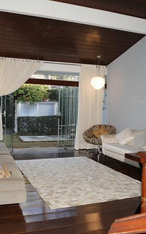 Casa para alugar com 360m², 4 quartos e 4 vagasSala