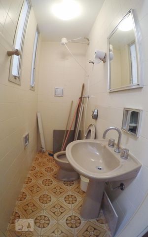 Casa para alugar com 360m², 4 quartos e 4 vagasDespensa - banheiro
