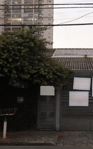 Casa para alugar com 360m², 4 quartos e 4 vagas Casa para alugar com 360m², 4 quartos e 4 vagasFachada