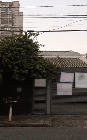 Casa para alugar com 360m², 4 quartos e 4 vagas Casa para alugar com 360m², 4 quartos e 4 vagasFachada