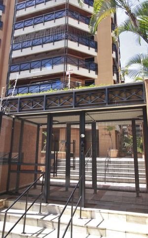 Apartamento à venda com 203m², 4 quartos e 4 vagasFachada