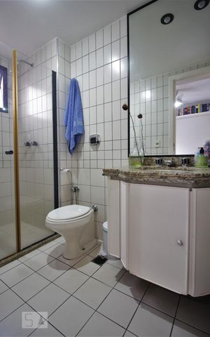 Apartamento à venda com 203m², 4 quartos e 4 vagasBanheiro da suíte 3