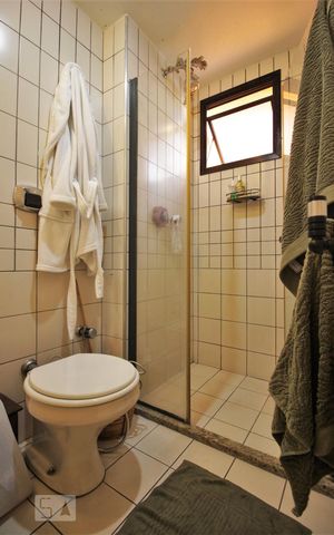 Apartamento à venda com 203m², 4 quartos e 4 vagasBanheiro da suíte 1