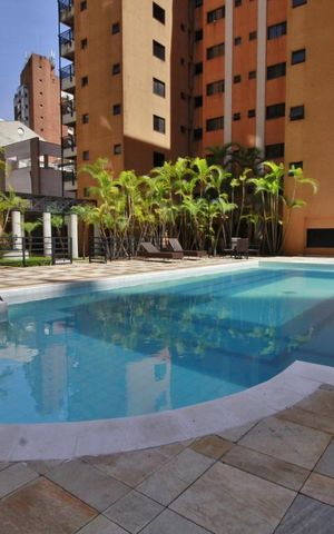 Apartamento à venda com 203m², 4 quartos e 4 vagasÁrea comum - Piscina