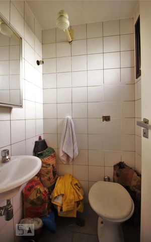 Apartamento à venda com 203m², 4 quartos e 4 vagasBanheiro de Serviço