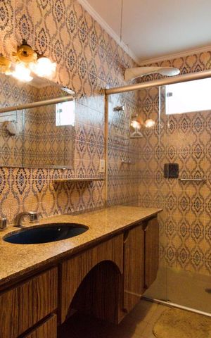 Casa para alugar com 350m², 3 quartos e 4 vagasBanheiro