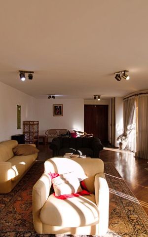 Apartamento à venda com 219m², 4 quartos e 2 vagas Apartamento à venda com 219m², 4 quartos e 2 vagasSala