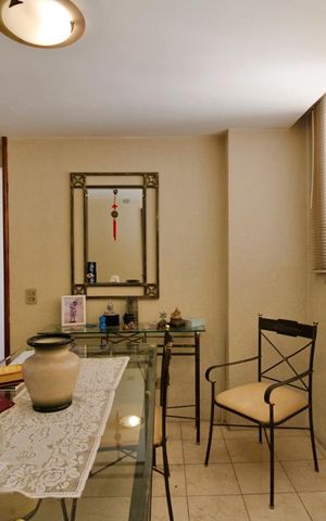 Apartamento à venda com 219m², 4 quartos e 2 vagas Apartamento à venda com 219m², 4 quartos e 2 vagasSala de Jantar