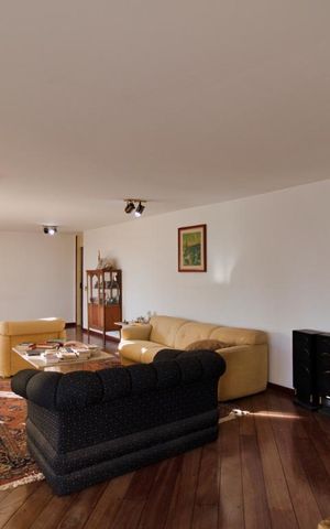 Apartamento à venda com 219m², 4 quartos e 2 vagas Apartamento à venda com 219m², 4 quartos e 2 vagasSala