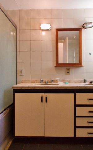 Apartamento à venda com 219m², 4 quartos e 2 vagas Apartamento à venda com 219m², 4 quartos e 2 vagasBanheiro da Suíte 1