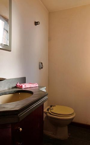 Apartamento à venda com 219m², 4 quartos e 2 vagas Apartamento à venda com 219m², 4 quartos e 2 vagasLavabo