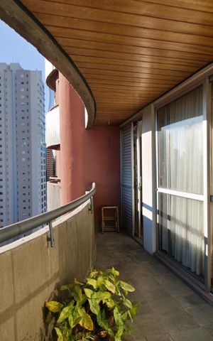 Apartamento à venda com 219m², 4 quartos e 2 vagas Apartamento à venda com 219m², 4 quartos e 2 vagasVaranda da Sala