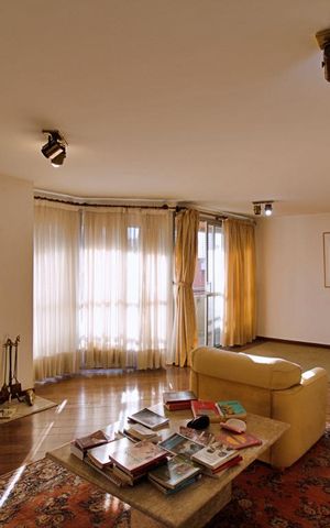 Apartamento à venda com 219m², 4 quartos e 2 vagas Apartamento à venda com 219m², 4 quartos e 2 vagasSala