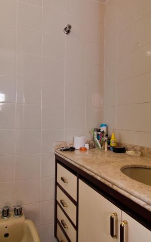 Apartamento à venda com 219m², 4 quartos e 2 vagas Apartamento à venda com 219m², 4 quartos e 2 vagasBanheiro da Suíte 2