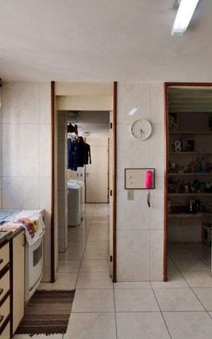 Apartamento à venda com 219m², 4 quartos e 2 vagas Apartamento à venda com 219m², 4 quartos e 2 vagasCozinha
