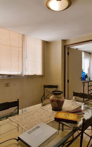 Apartamento à venda com 219m², 4 quartos e 2 vagas Apartamento à venda com 219m², 4 quartos e 2 vagasSala de Jantar
